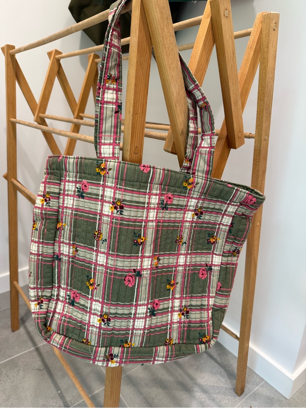 NWOT Sézane Plaid Floral green and pink tote bag - Picture 2 of 6